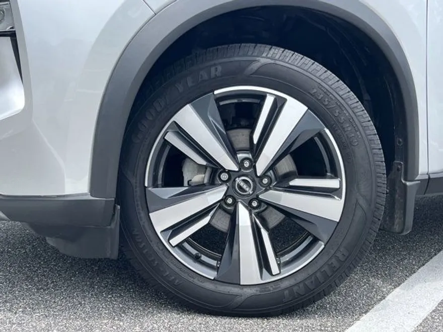 2022 Nissan Rogue SL photo 1
