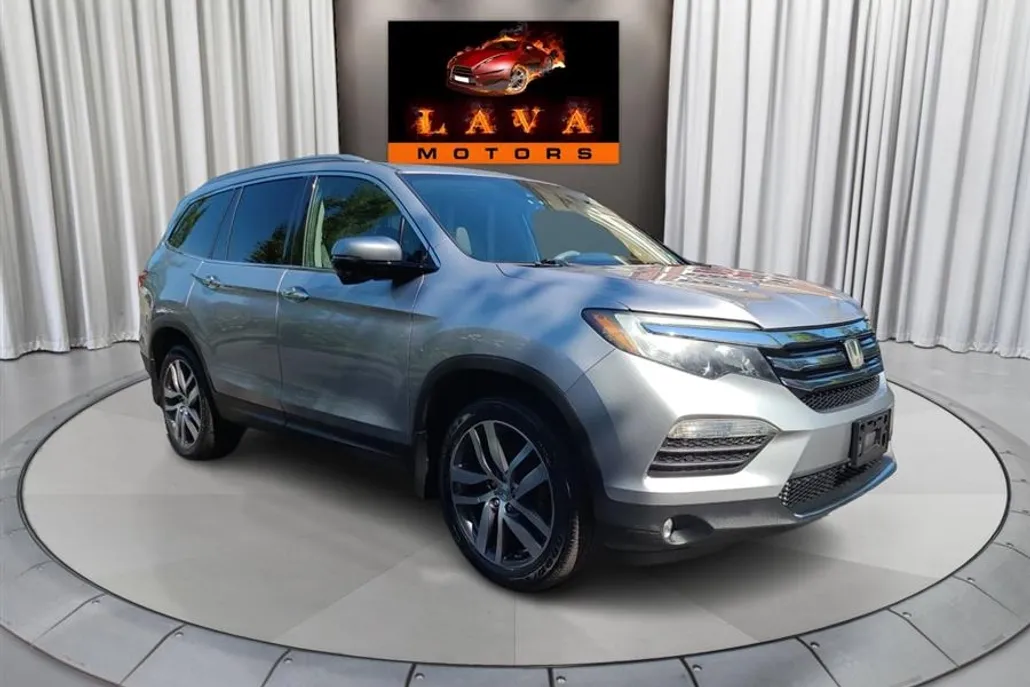 2017 Honda Pilot Touring photo 1