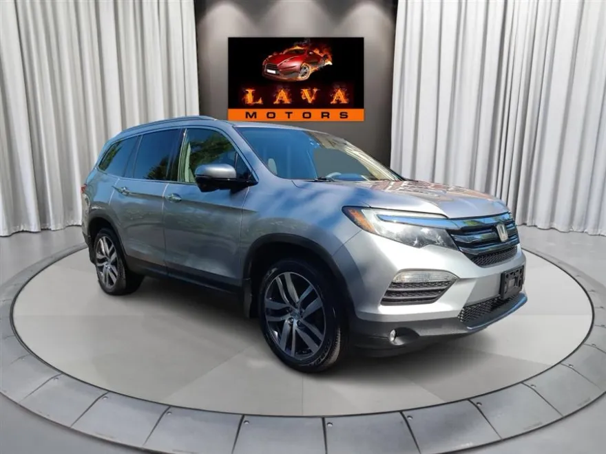2017 Honda Pilot Touring photo 1