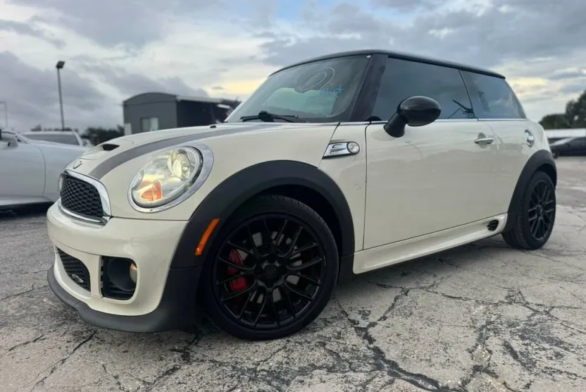 2011 Mini Cooper Hardtop John Cooper Works photo 1