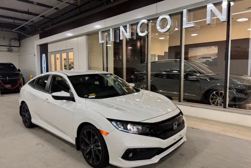 2019 Honda Civic Sport photo 1