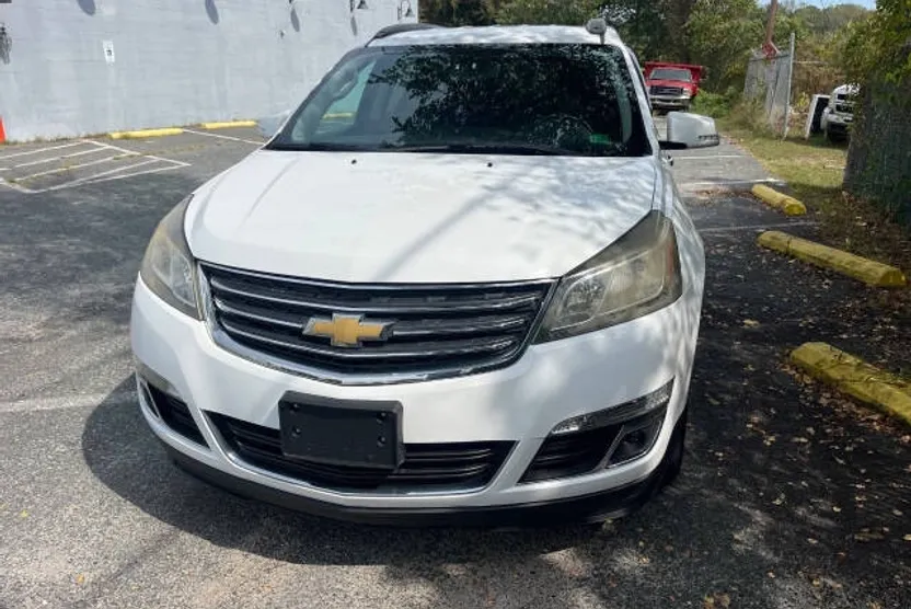 2016 Chevrolet Traverse 1LT photo 1