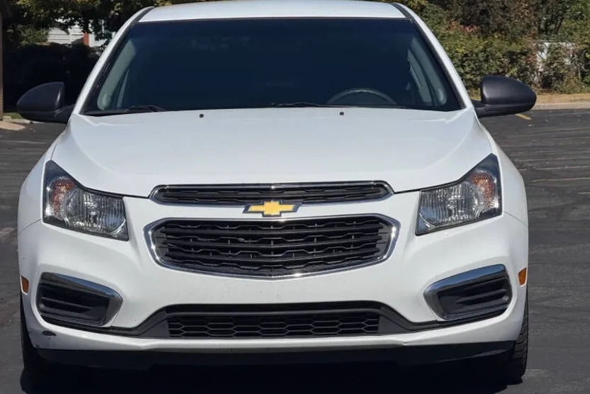 2016 Chevrolet Cruze LS photo 1