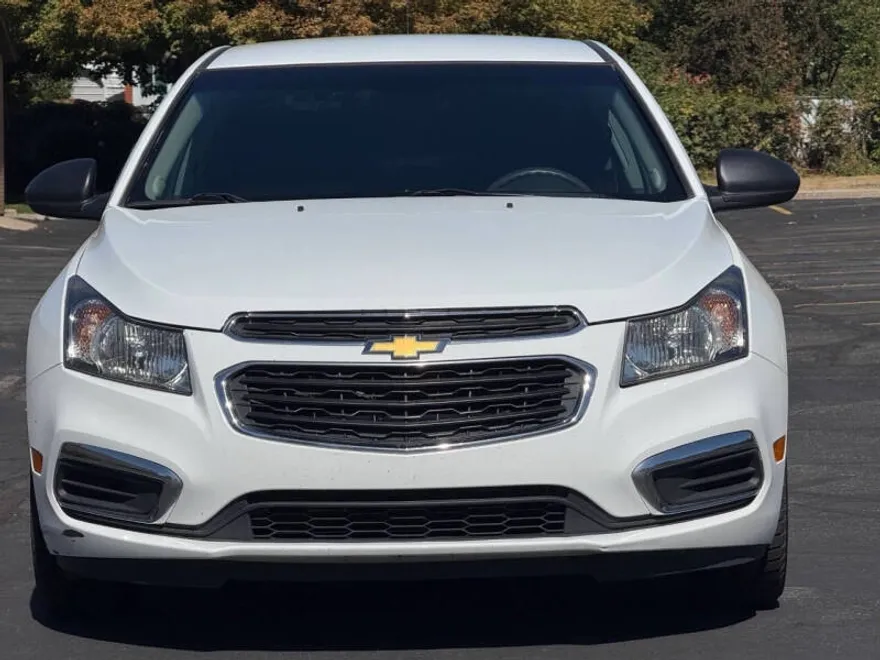 2016 Chevrolet Cruze LS photo 1