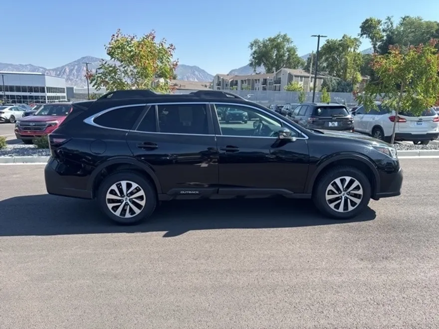 2021 Subaru Outback Premium photo 1
