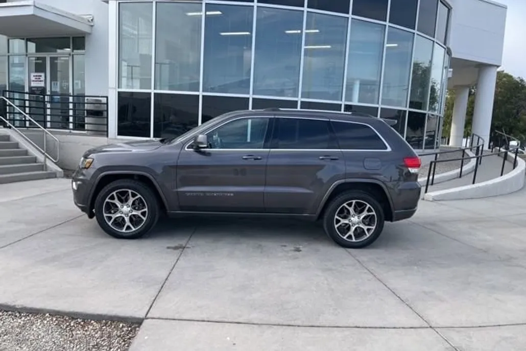 2018 Jeep Grand Cherokee Sterling Edition photo 1
