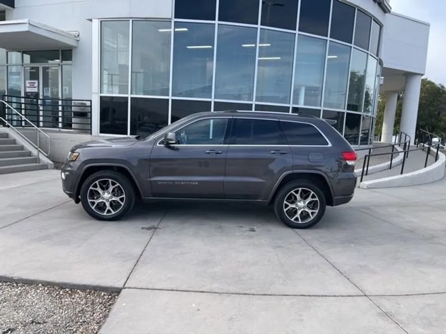 2018 Jeep Grand Cherokee Sterling Edition photo 1