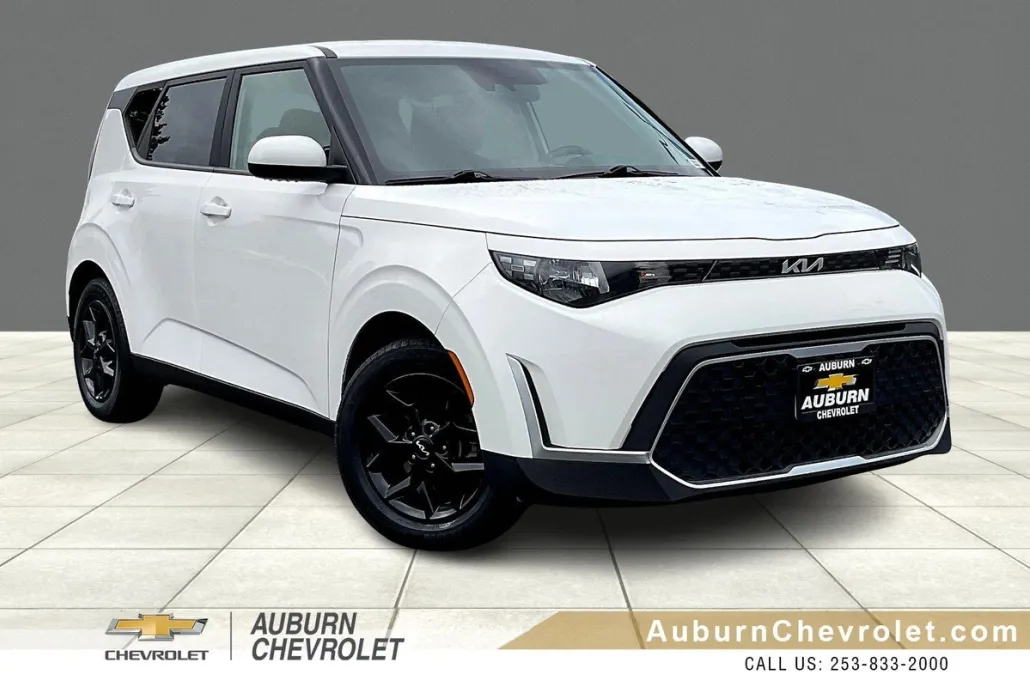 2023 Kia Soul LX photo 1