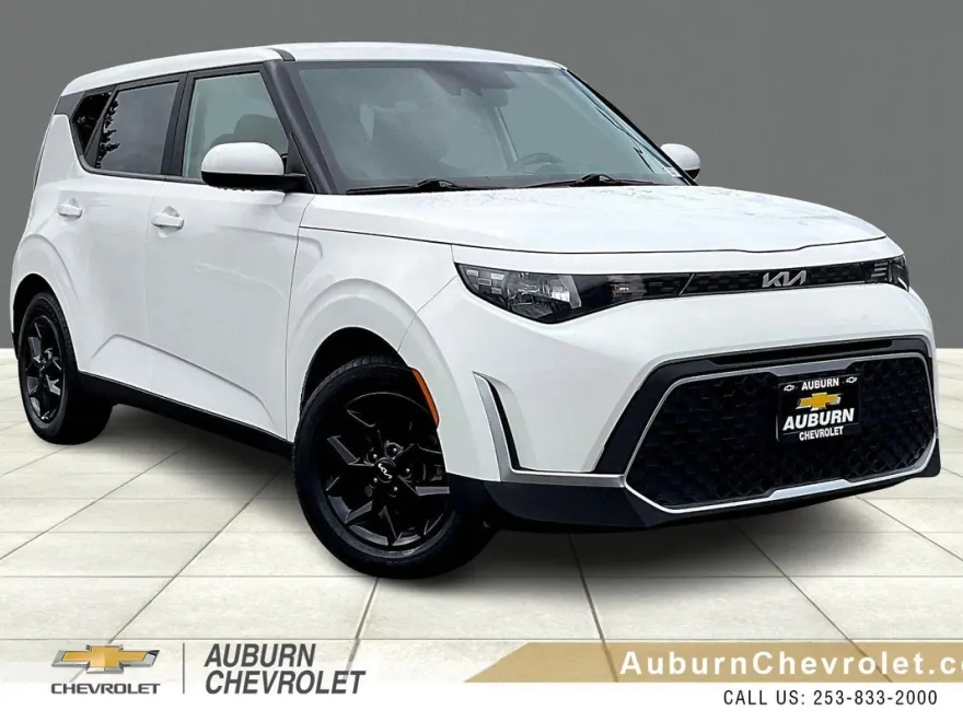 2023 Kia Soul LX photo 1