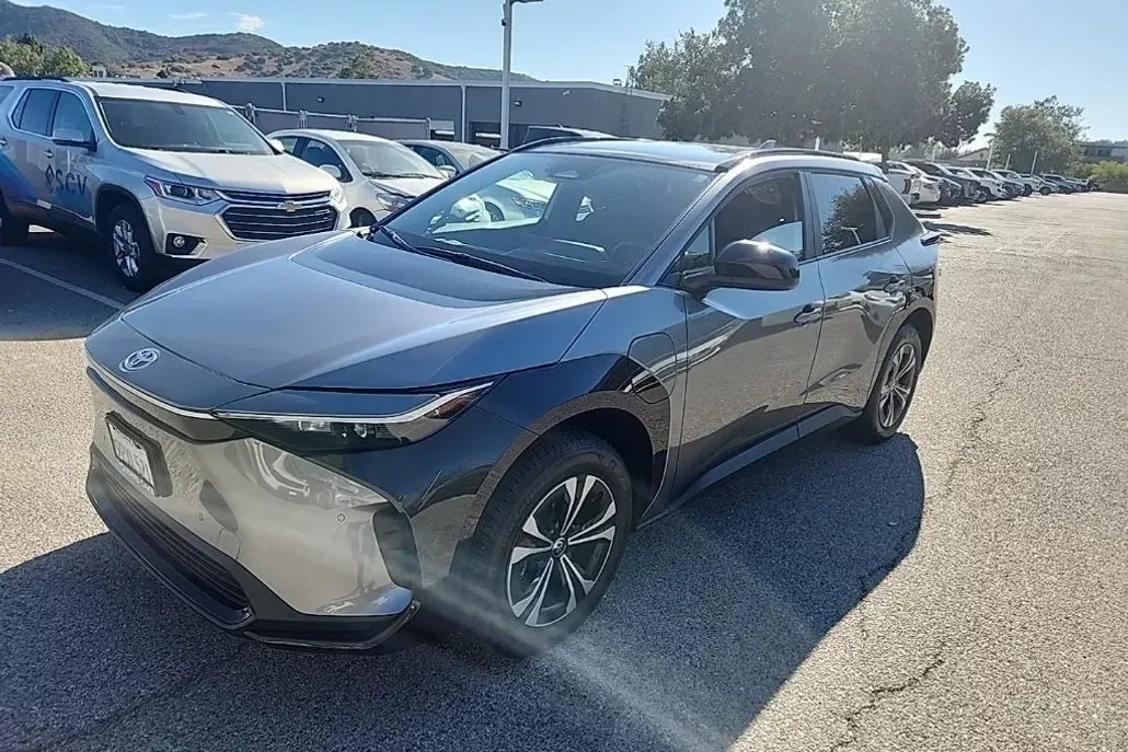 2024 Toyota bZ4X XLE photo 1