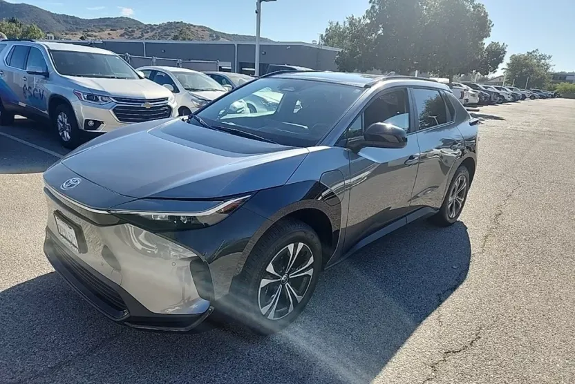 2024 Toyota bZ4X XLE photo 1