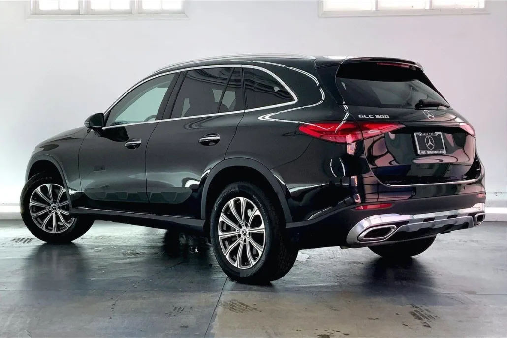2023 Mercedes Benz GLC 300 photo 1