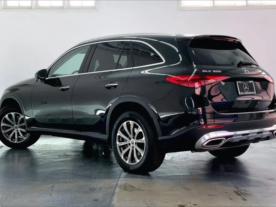 2023 Mercedes Benz GLC 300 photo 1