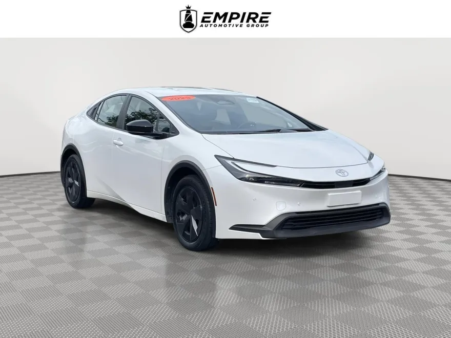 2023 Toyota Prius LE photo 1