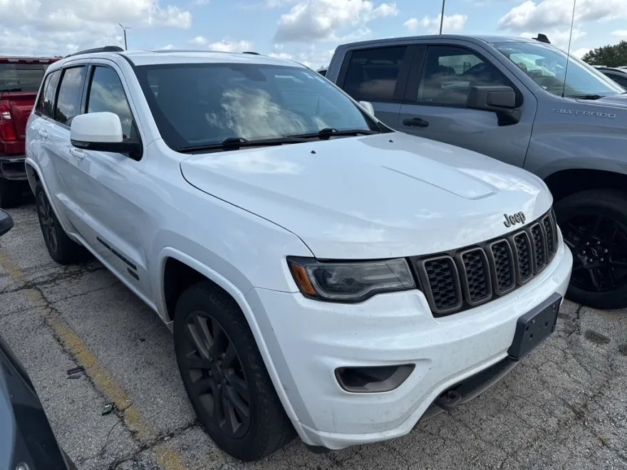 2017 Jeep Grand Cherokee Limited Anniversary Edition photo 1
