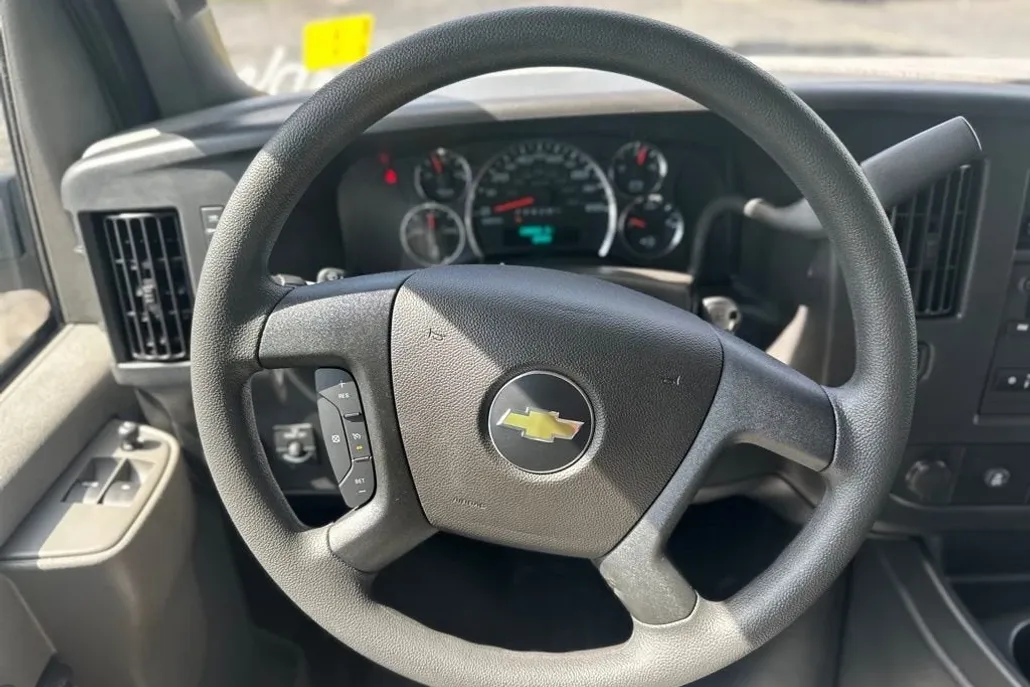 2025 Chevrolet Express Cargo 2500 photo 1