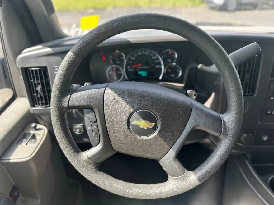 2025 Chevrolet Express Cargo 2500 photo 1