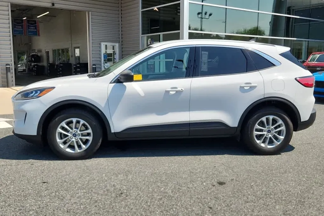 2022 Ford Escape SE photo 1