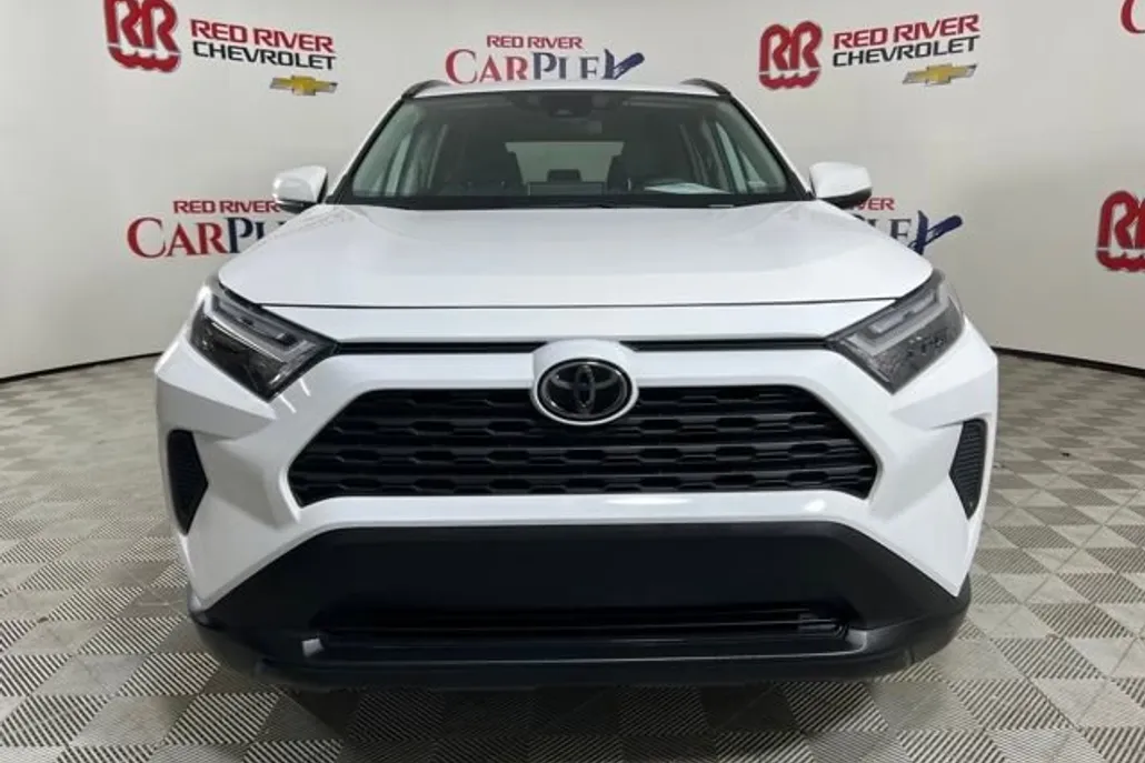 2024 Toyota RAV4 XLE photo 1