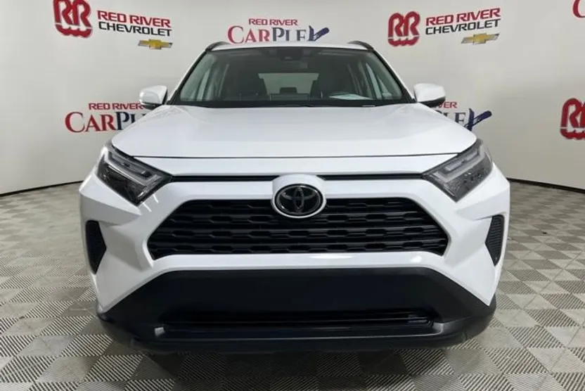 2024 Toyota RAV4 XLE photo 1