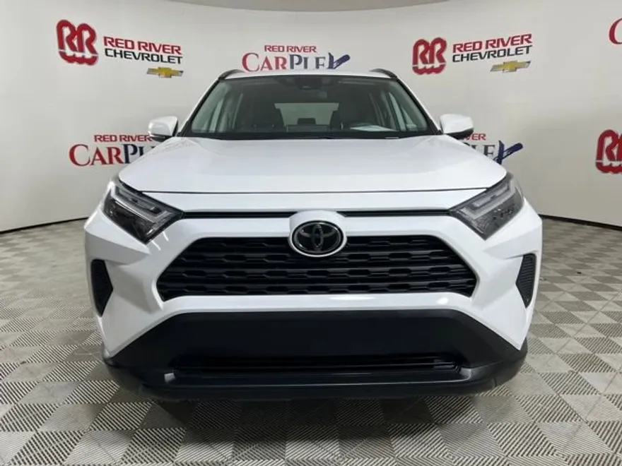 2024 Toyota RAV4 XLE photo 1