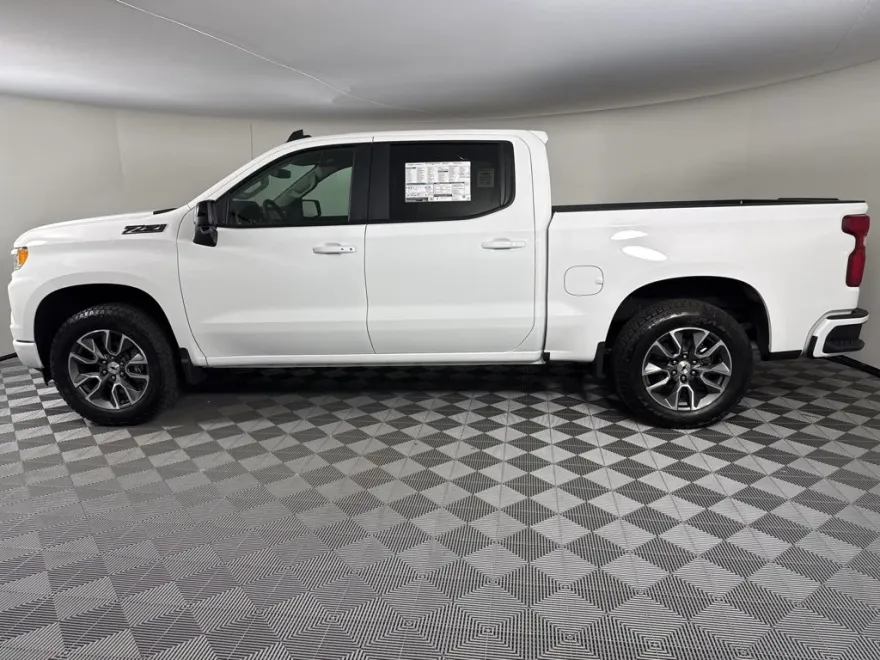 2025 Chevrolet Silverado 1500 RST photo 2