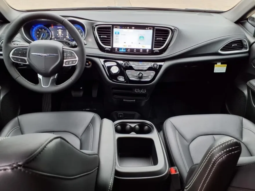 2025 Chrysler Pacifica photo 1