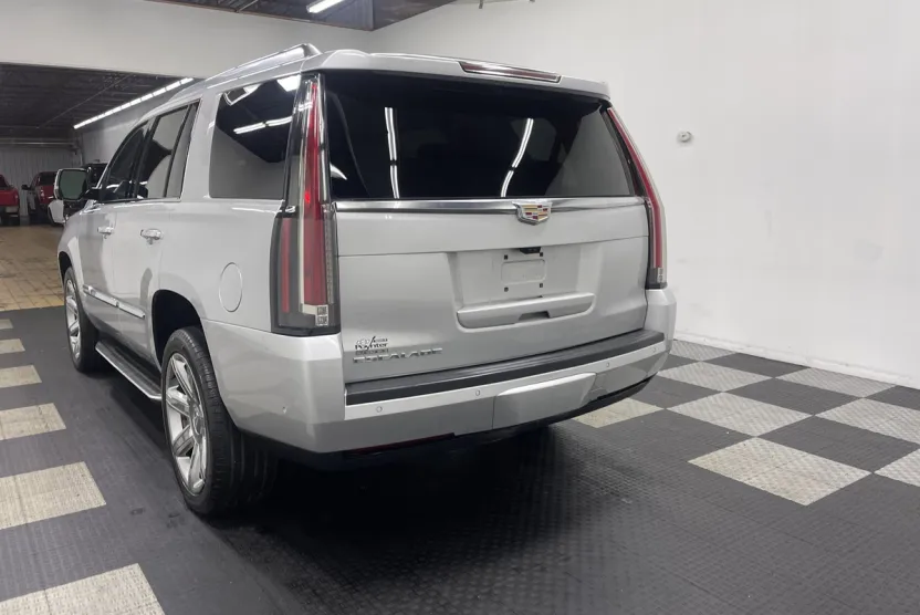 2019 Cadillac Escalade Luxury photo 1