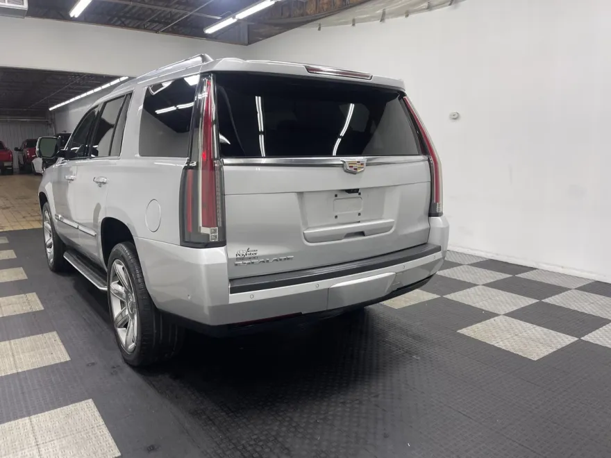 2019 Cadillac Escalade Luxury photo 1