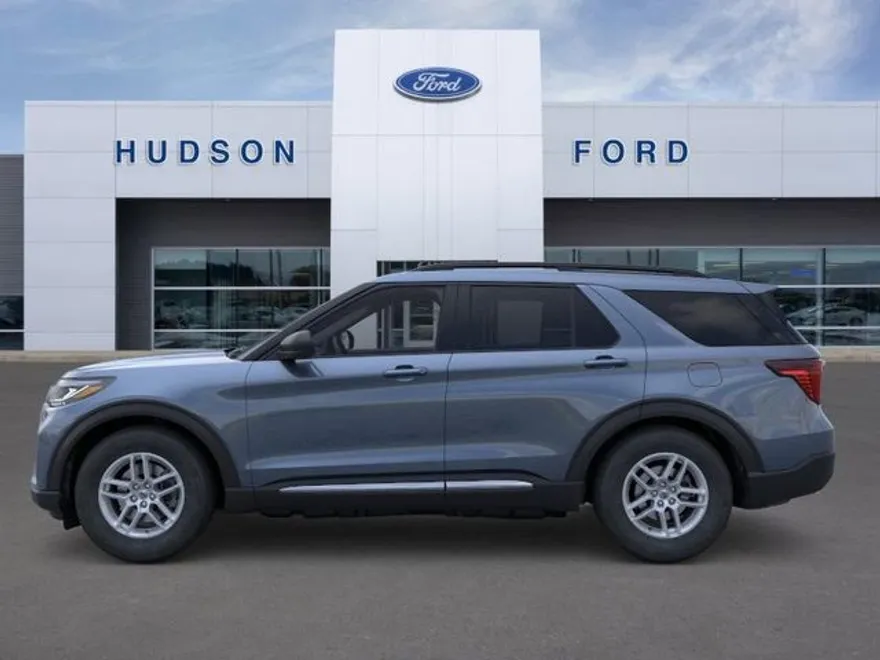 2025 Ford Explorer photo 1