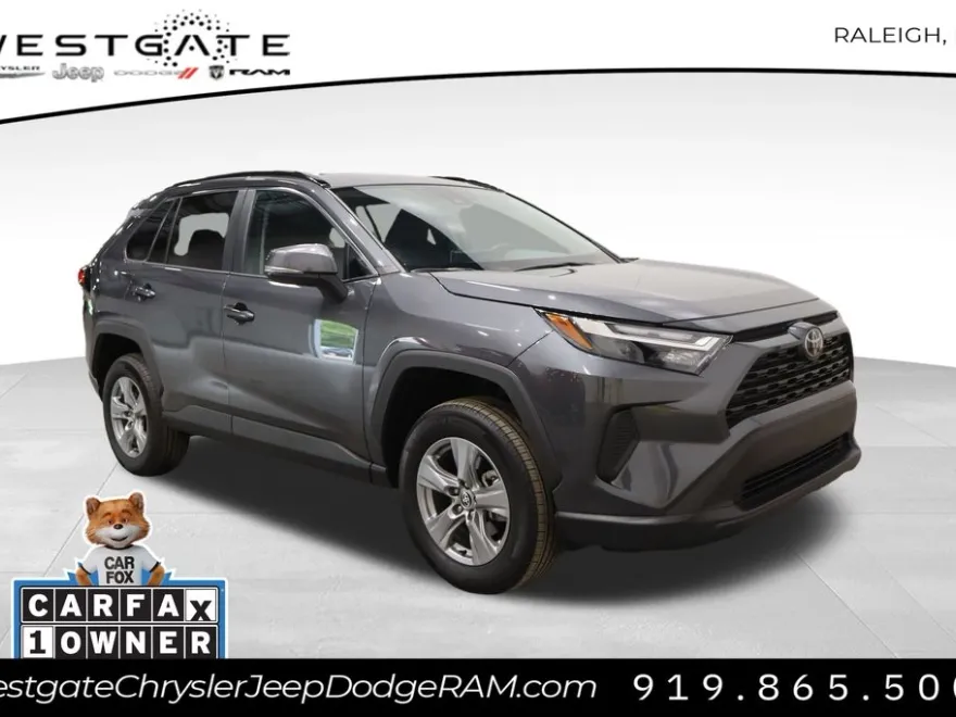 2024 Toyota RAV4 XLE photo 1