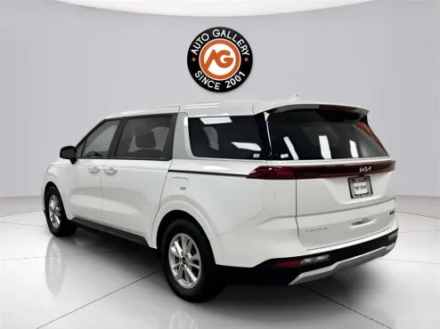2024 Kia Carnival LX photo 4