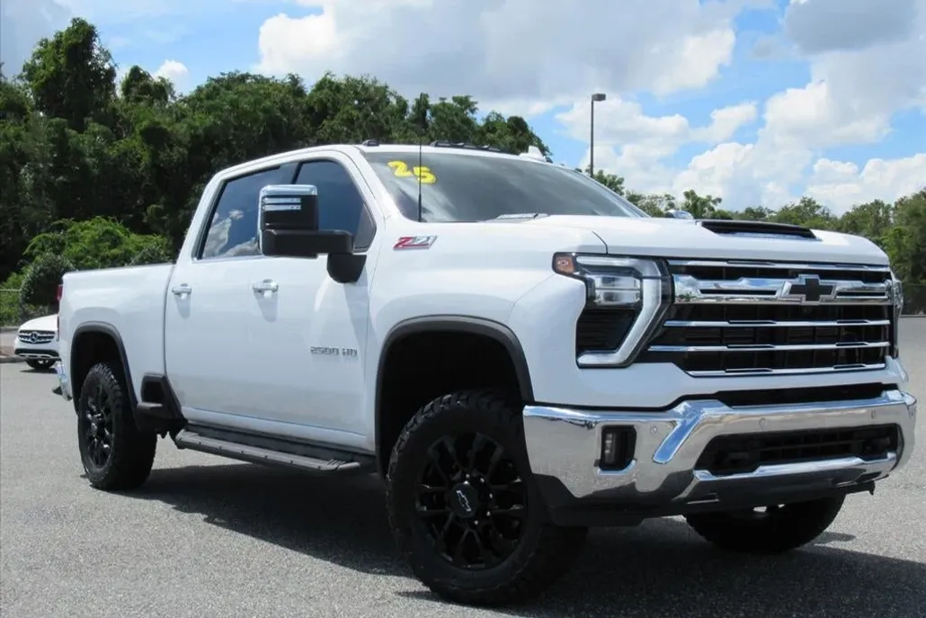 2025 Chevrolet Silverado 2500HD LTZ photo 1