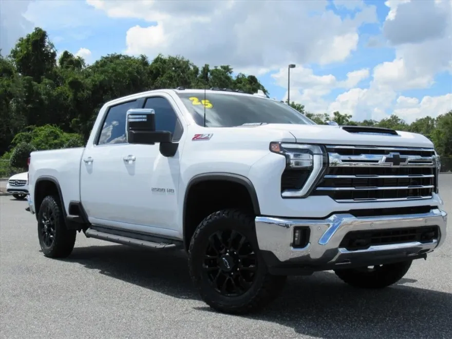 2025 Chevrolet Silverado 2500HD LTZ photo 1