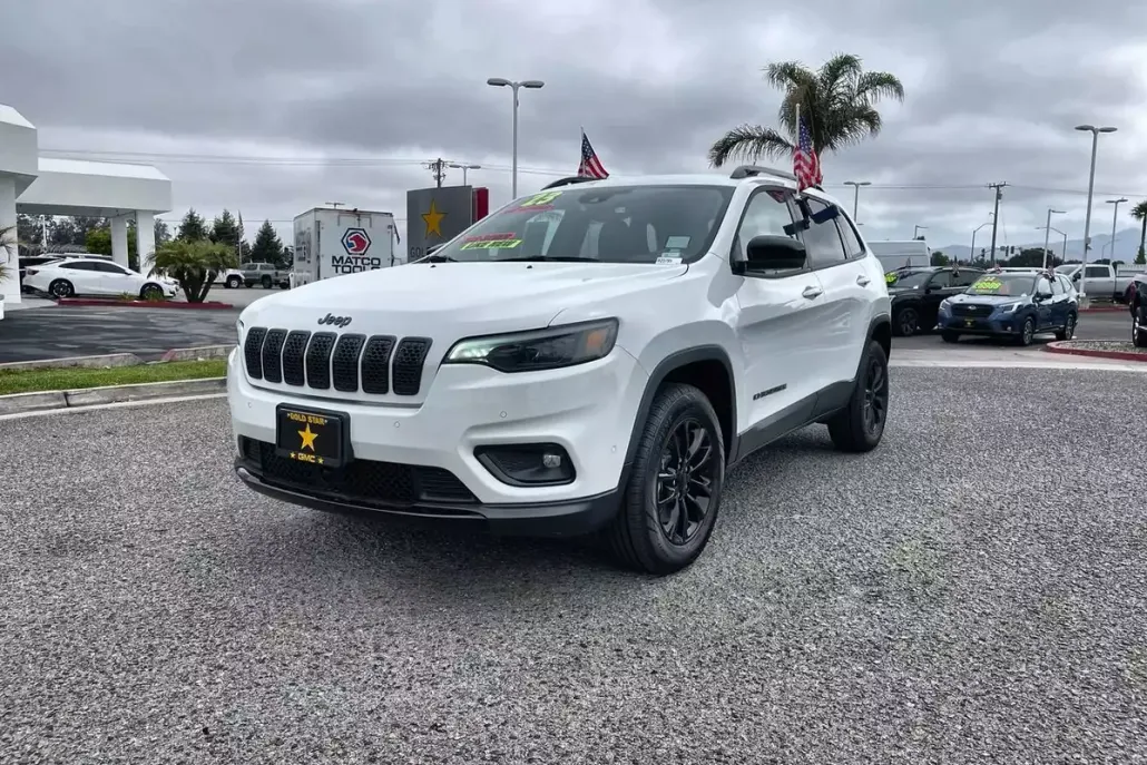 2023 Jeep Cherokee Altitude Lux photo 1