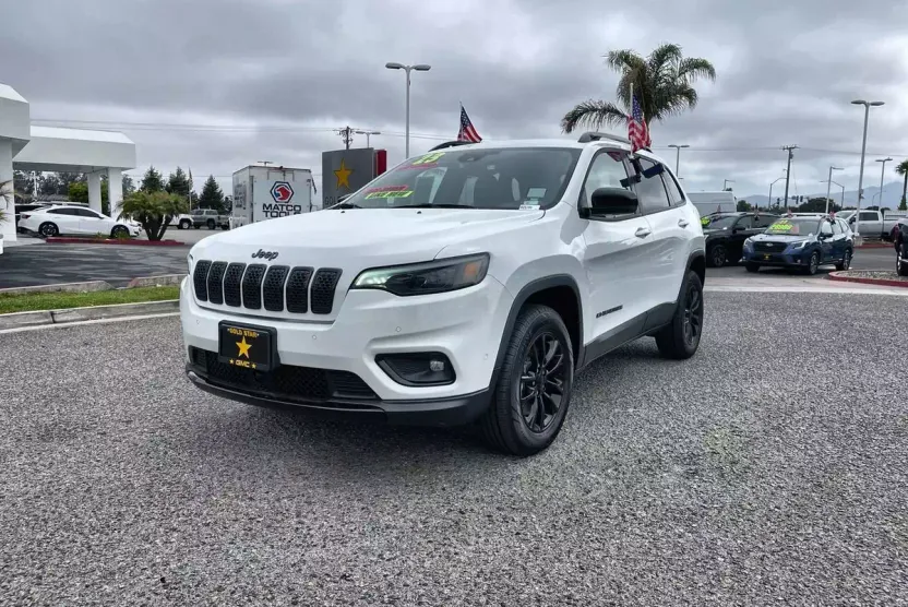 2023 Jeep Cherokee Altitude Lux photo 1