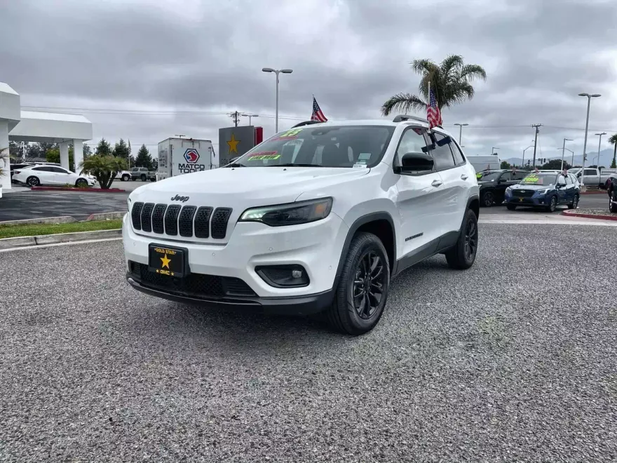 2023 Jeep Cherokee Altitude Lux photo 1