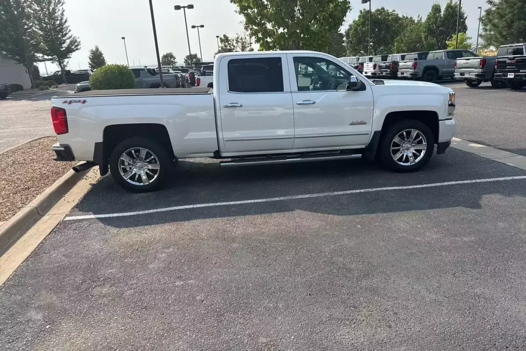 2017 Chevrolet Silverado 1500 High Country photo 1
