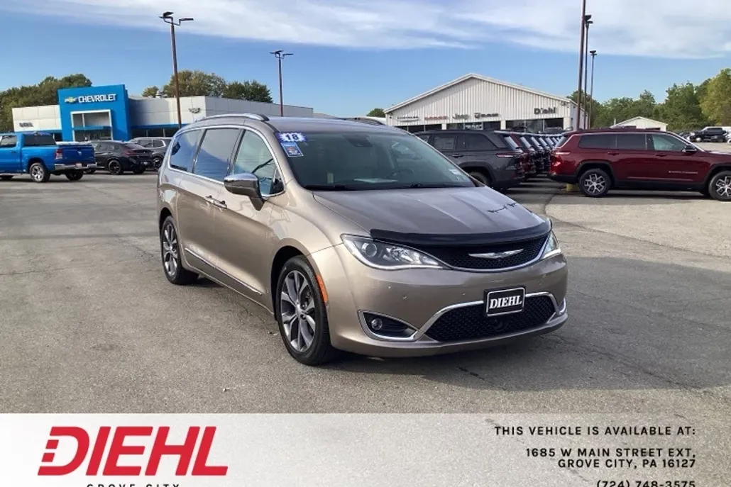 2018 Chrysler Pacifica Limited photo 1