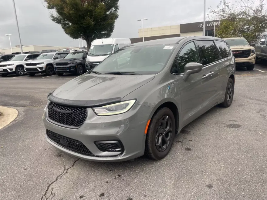 2022 Chrysler Pacifica Hybrid Touring L photo 1