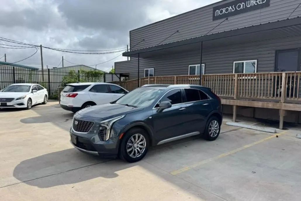 2020 Cadillac XT4 Premium Luxury Sport photo 1