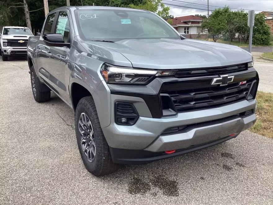 2025 Chevrolet Colorado Z71 photo 1