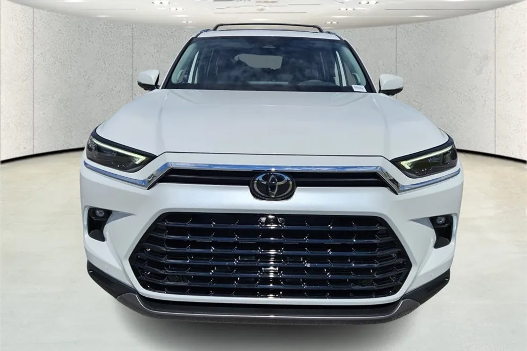 2025 Toyota Grand Highlander Limited photo 1