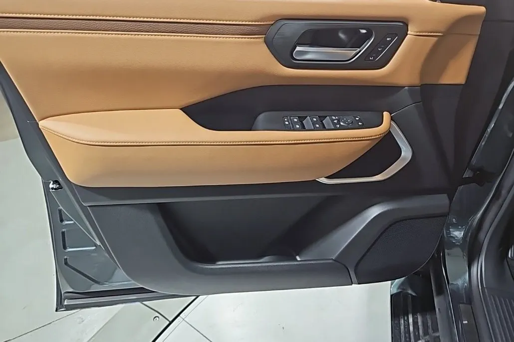 2025 Nissan Armada Platinum Reserve photo 1