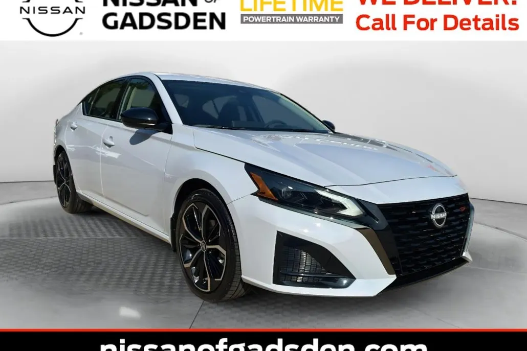 2025 Nissan Altima SR photo 1