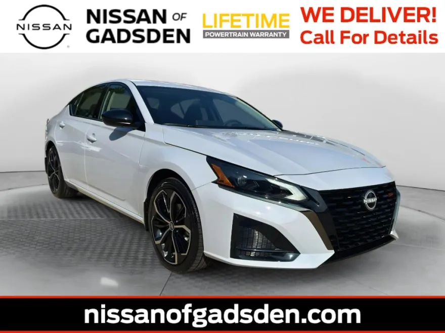2025 Nissan Altima SR photo 1