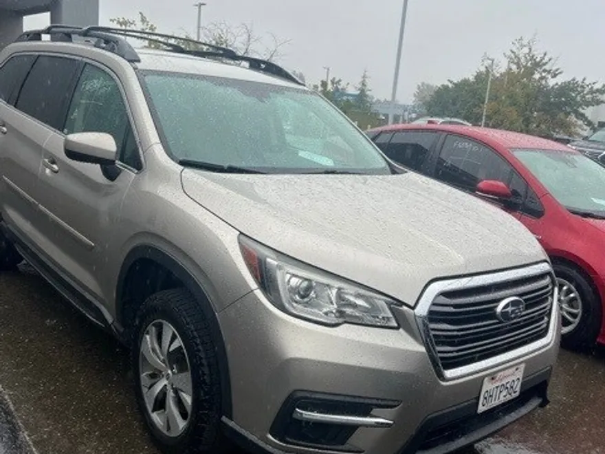 2019 Subaru Ascent Premium photo 1