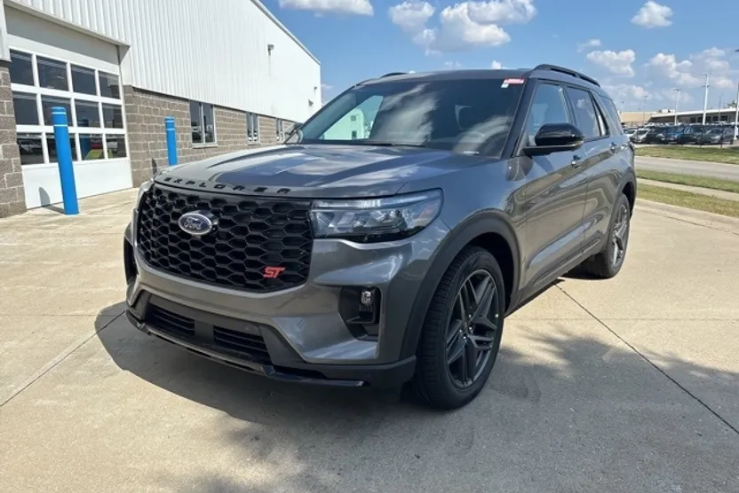 2025 Ford Explorer ST photo 1