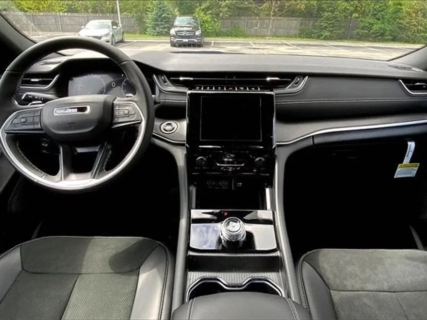 2025 Jeep Grand Cherokee Altitude X photo 5