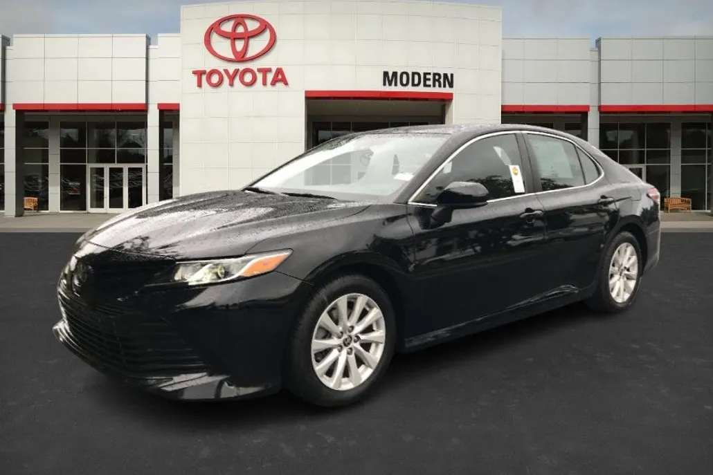 2020 Toyota Camry LE photo 1